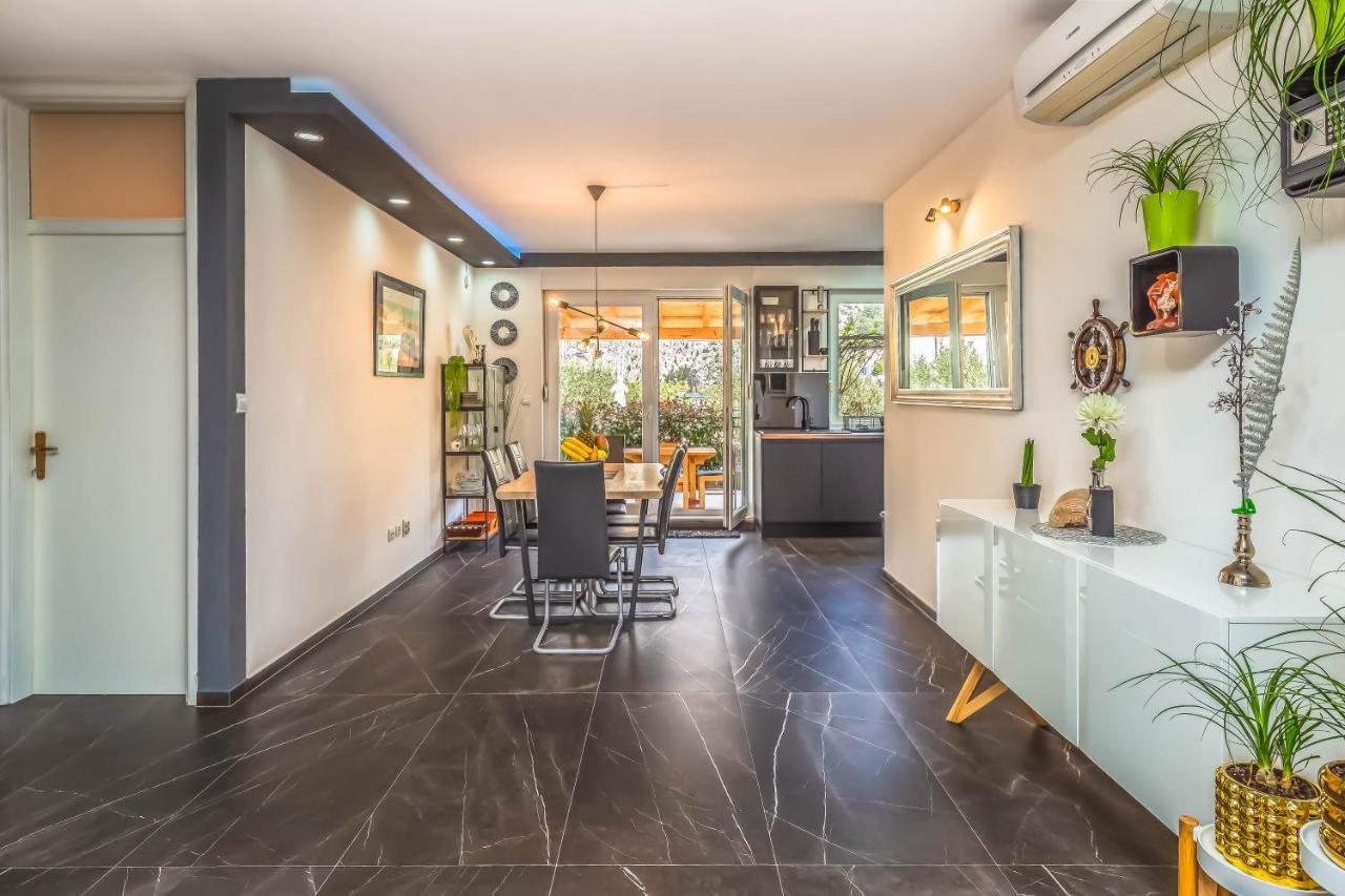Downtown Deluxe Apartman Omiš Kültér fotó