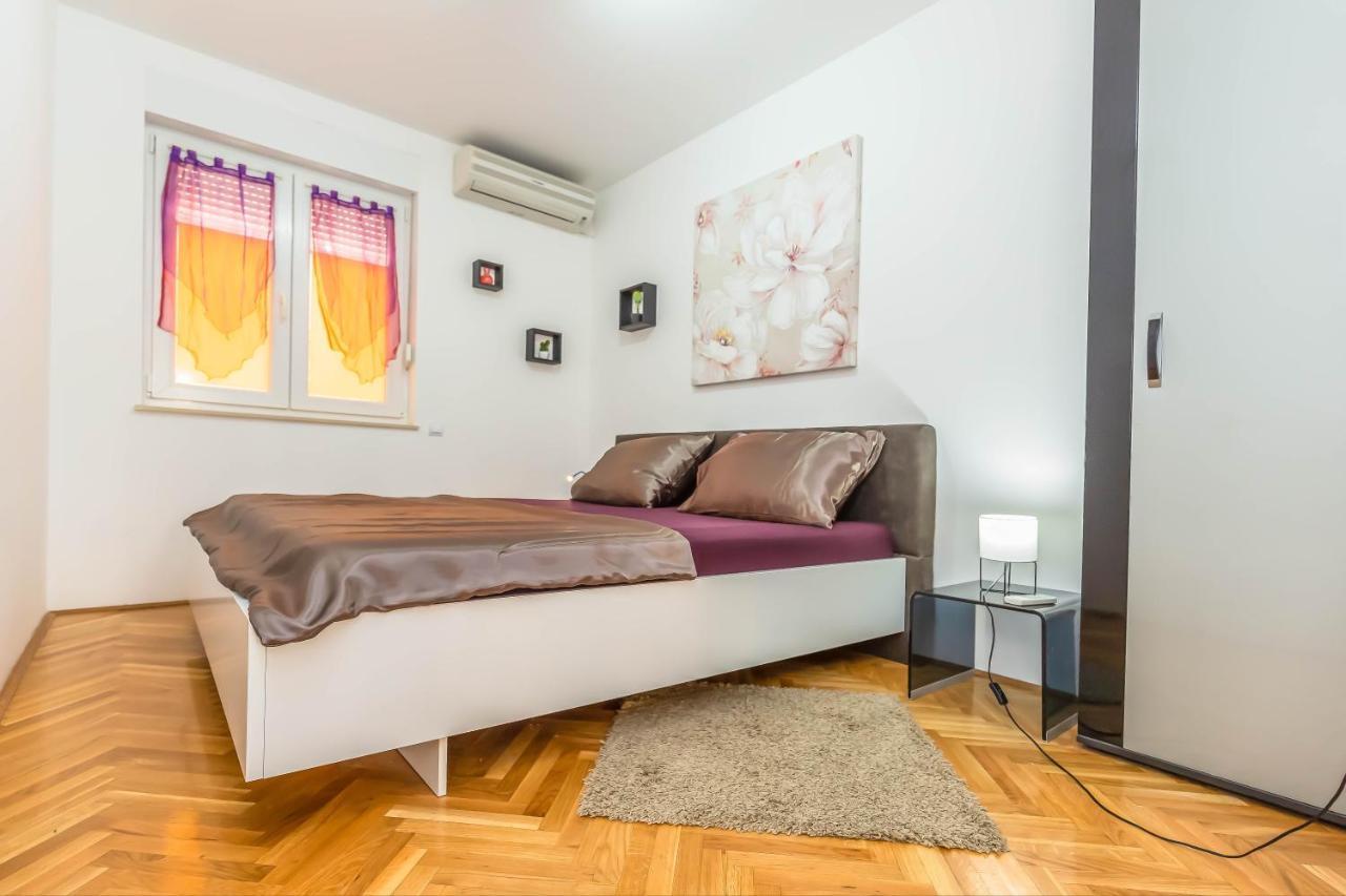 Downtown Deluxe Apartman Omiš Kültér fotó